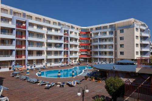 Studios And Apartments In Central Plaza Apartcomplex