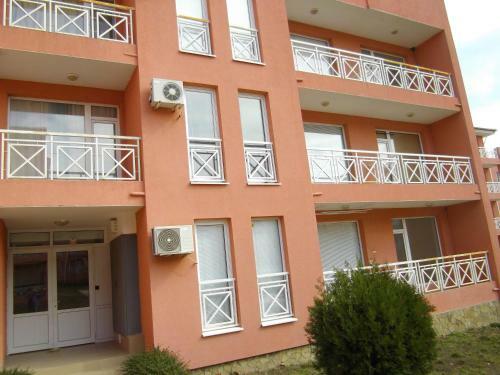 Apartment In Sunny Day 6