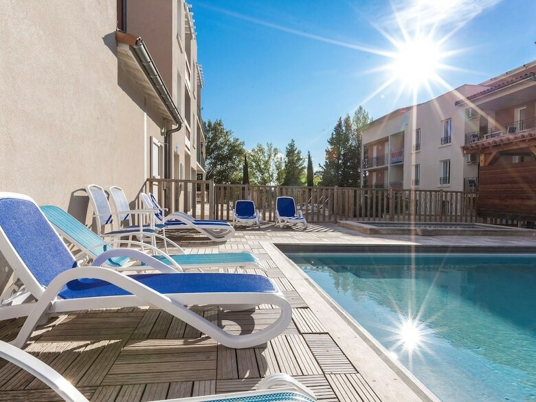 Well-kept Apartment In A Pleasant Town In The Proven�e