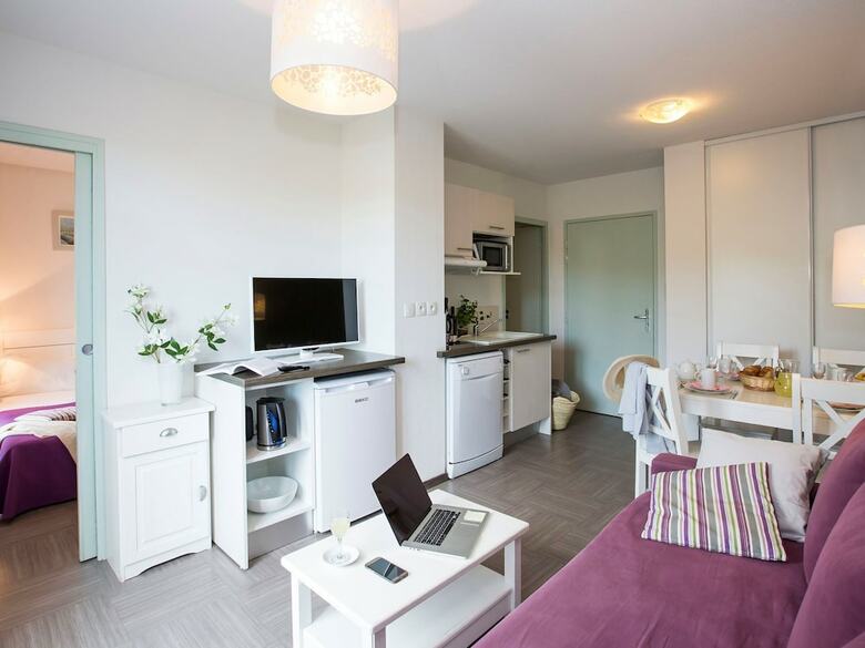 Well-kept Apartment In A Pleasant Town In The Proven�e