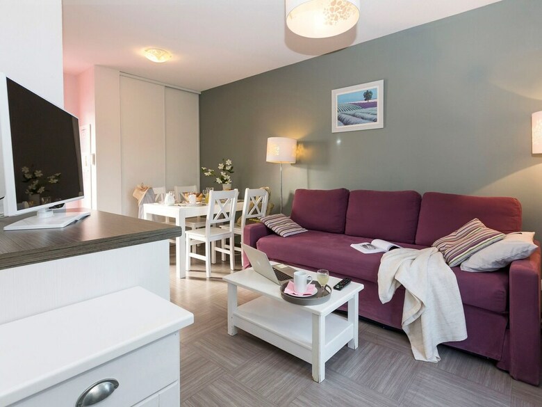 Well-kept Apartment In A Pleasant Town In The Proven�e
