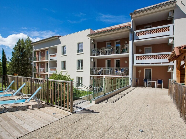 Well-kept Apartment In A Pleasant Town In The Proven�e
