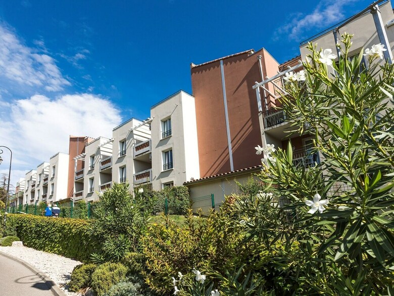 Well-kept Apartment In A Pleasant Town In The Proven�e
