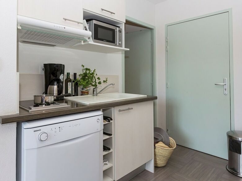 Well-kept Apartment In A Pleasant Town In The Proven�e