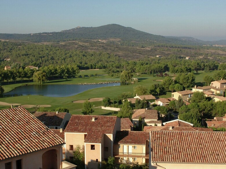 Comfortable Apartment Located In Authentic Provencal Village