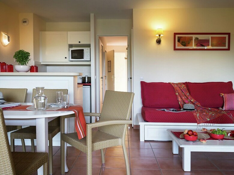 Comfortable Apartment Located In Authentic Provencal Village