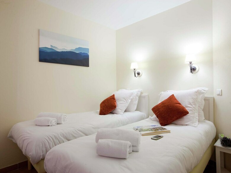 Comfortable Apartment Located In Authentic Provencal Village