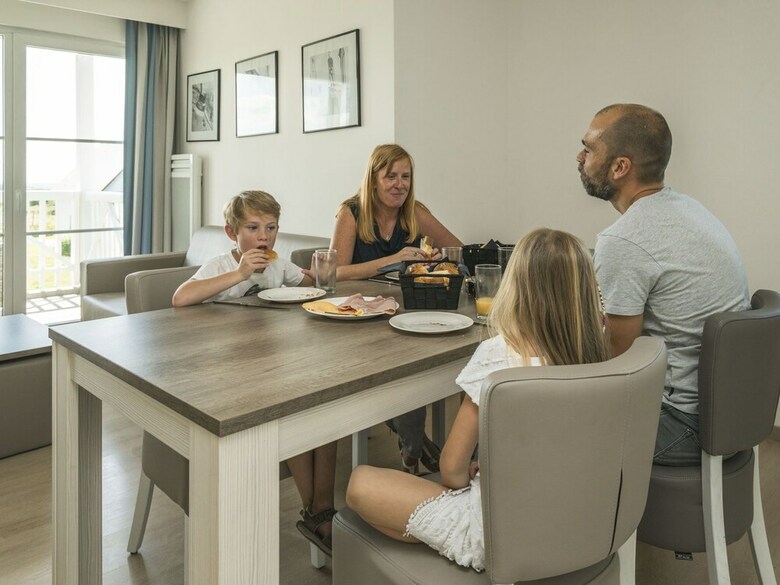 Nice Apartment 800 M. From The Beach Of �quihen-plage