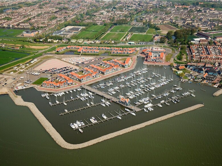 Restyled Apartment In Volendam Style On The Markermeer