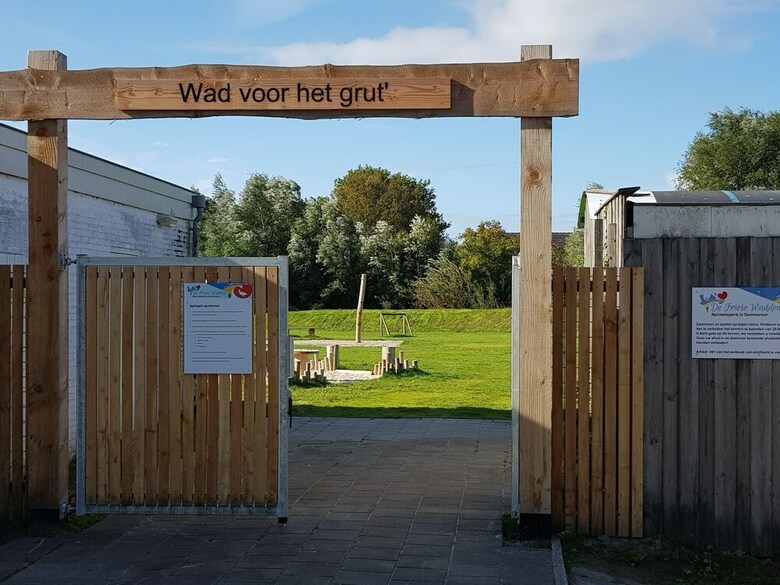 Nice Chalet With Microwave, Near The Wadden Sea