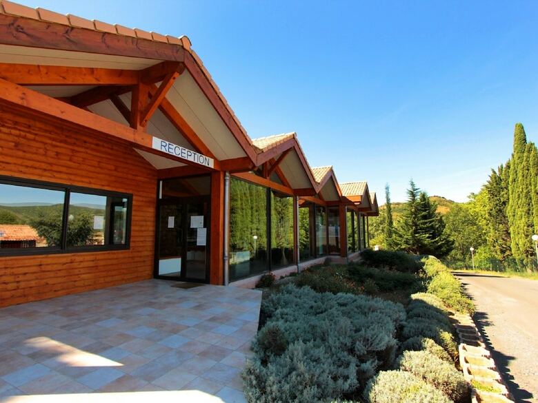 Nice Bungalow With Dishwasher On A Green Domain