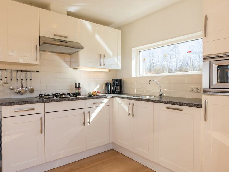 Detached Villa With Washing Machine, Around A Lake Area