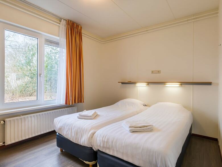 Comfortable Bungalow With Dishwasher, Near Hunebedcentrum
