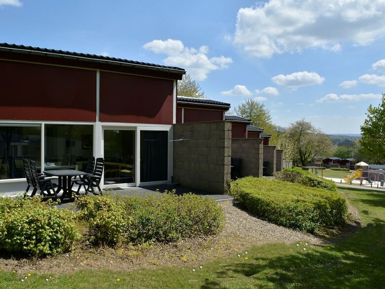 Well-kept Bungalow With Microwave, 4 Km. From Valkenburg
