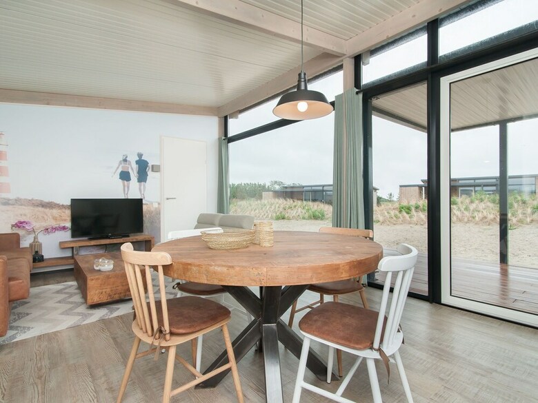 Beautiful Lodge With Two Bathrooms, Near The Beach