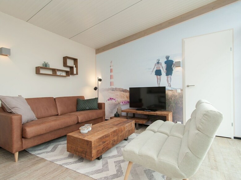 Beautiful Lodge With Two Bathrooms, Near The Beach