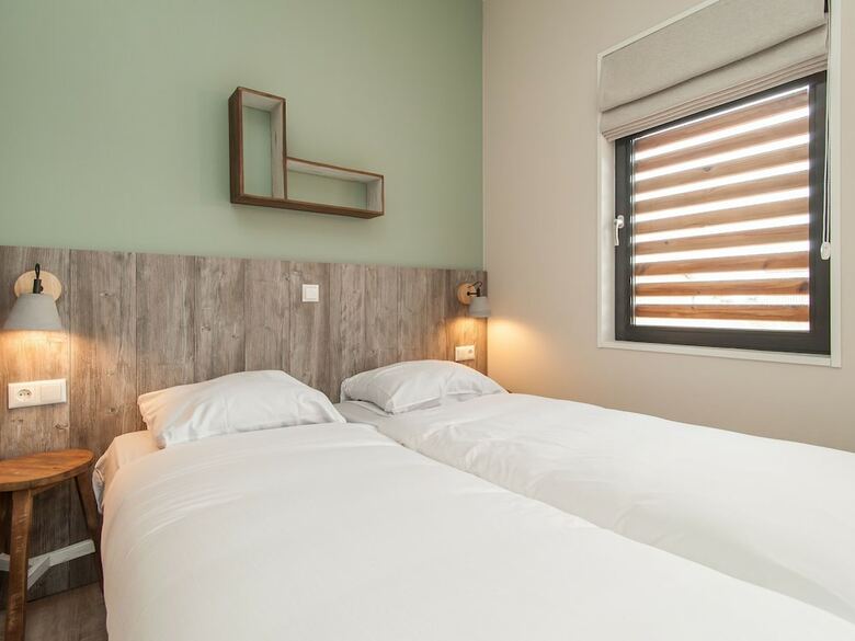 Beautiful Lodge With Two Bathrooms, Near The Beach
