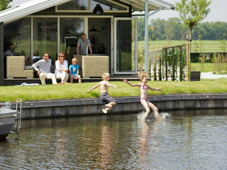 Modern Water Cottage With Microwave, In The Sneekermeer Area