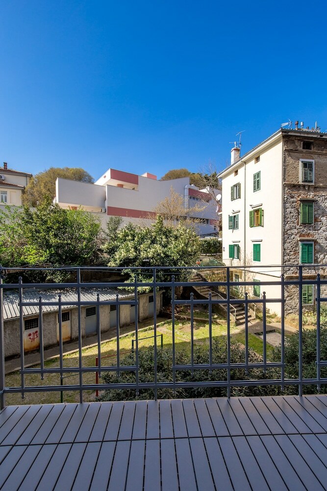 Saint Vitus Apartments With Balcony