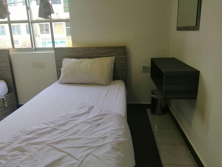 Oyo 90028 Ragula Hotel