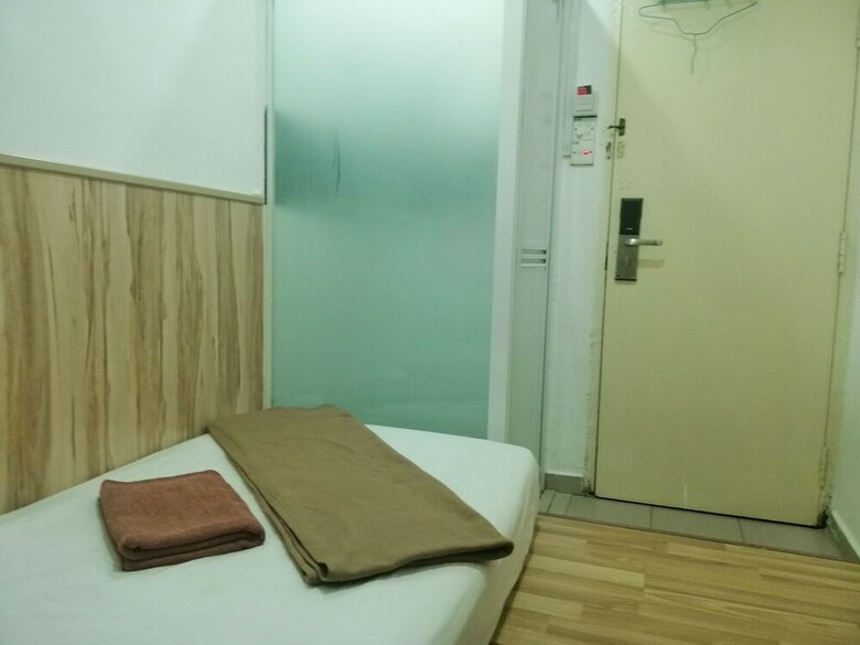 Oyo 90028 Ragula Hotel