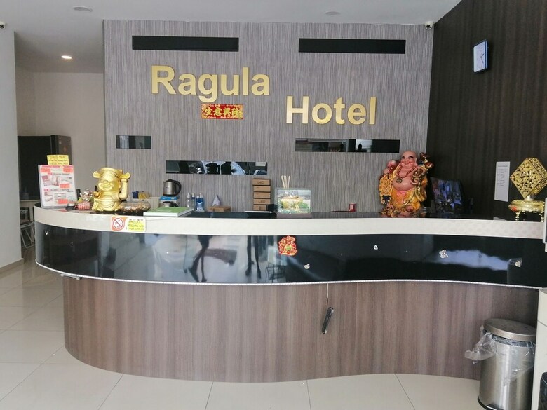 Oyo 90028 Ragula Hotel