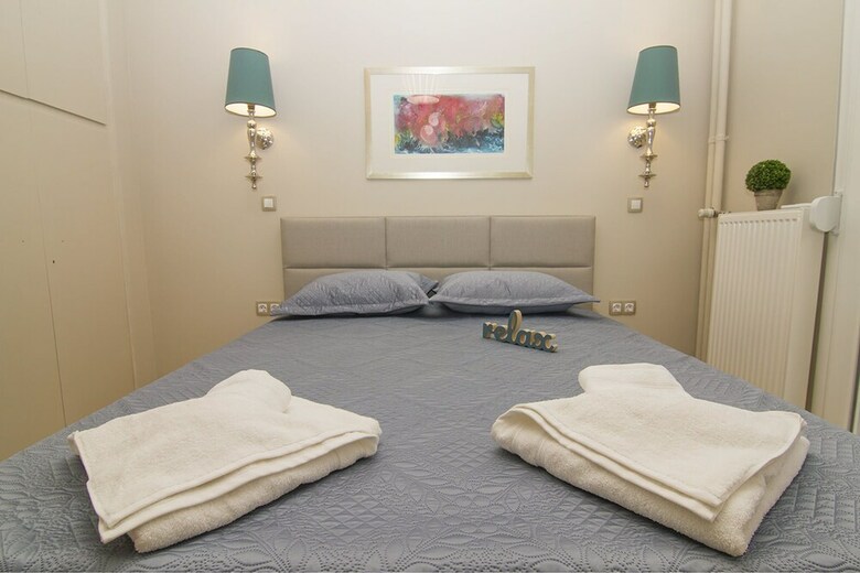 Apartamentos Contemporary Design In Central Athens