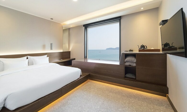 Stubborn Hotel