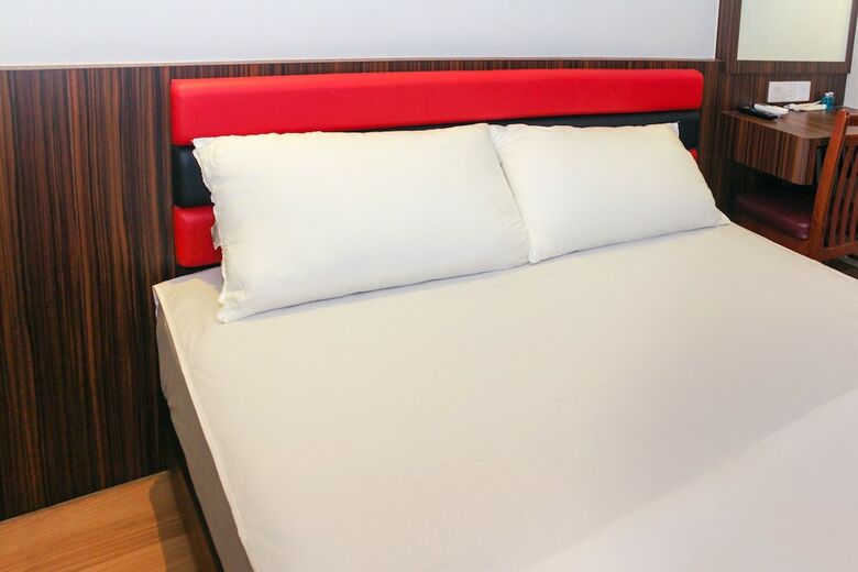 Oyo 90027 Happy Hotel