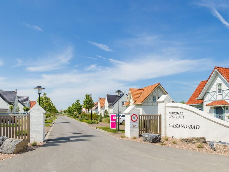 Spacious, Detached And Child-friendly Villa, Beach At 400 M