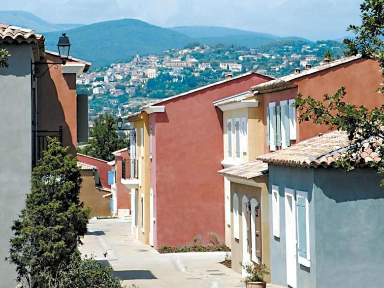 Attractive Holiday Home With A Dishwasher, In The Provence