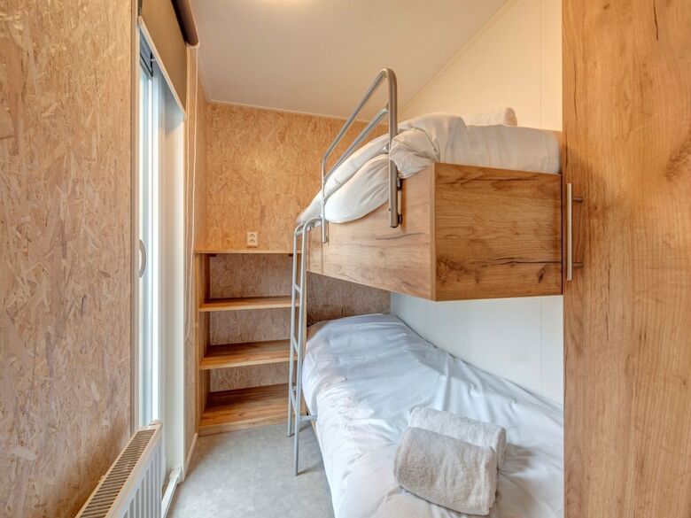 Modern Chalet With Microwave, Beach Within Walking Distance