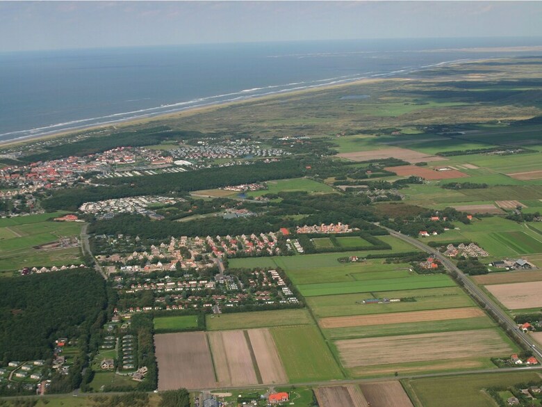 Luxury Chalet With Two Bathrooms, 2 Km From The Sea On Texel