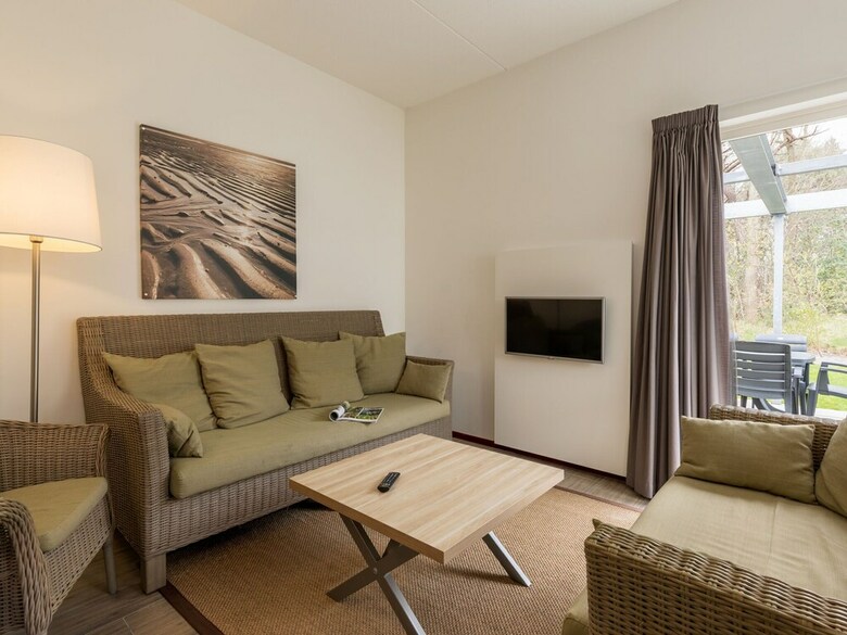 Luxury Chalet With Two Bathrooms, 2 Km From The Sea On Texel