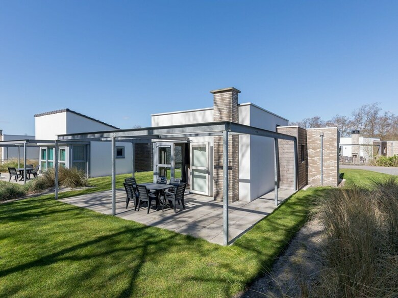Luxury Chalet With Two Bathrooms, 2 Km From The Sea On Texel