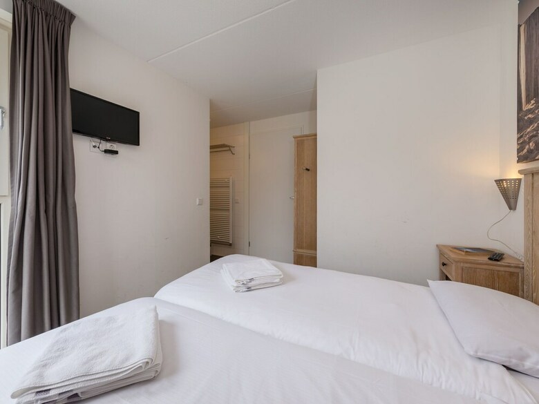 Luxury Chalet With Two Bathrooms, 2 Km From The Sea On Texel