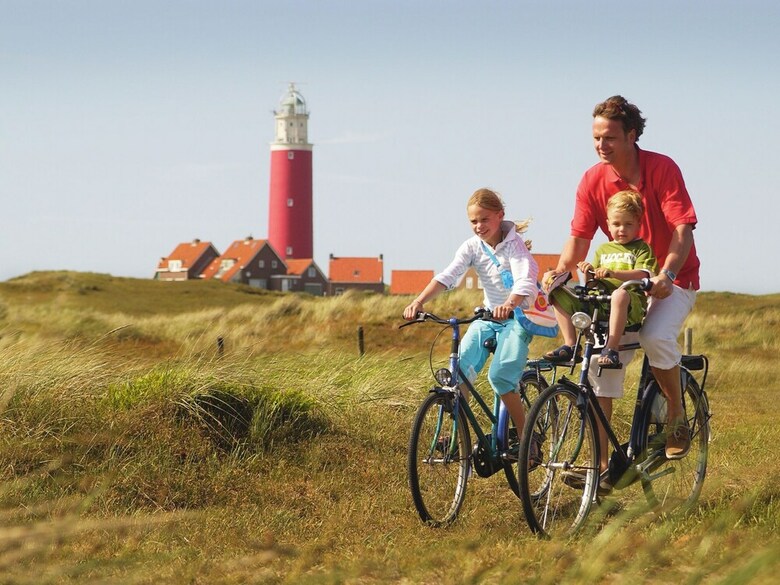 Luxury Chalet With Two Bathrooms, 2 Km From The Sea On Texel