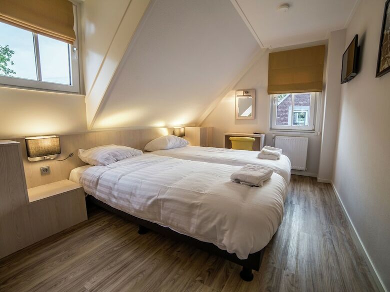 Luxurious Villa With Whirlpool And Wifi, 4km From Maastricht