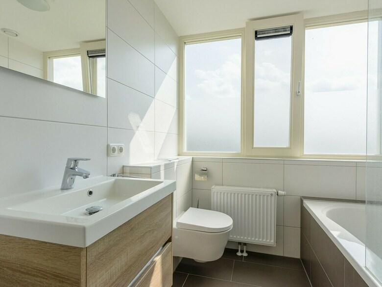 Thatched Water Villa With Microwave, In The Sneekermeer Area