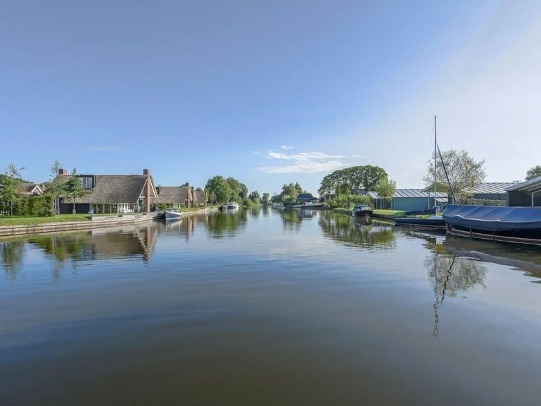 Thatched Water Villa With Microwave, In The Sneekermeer Area