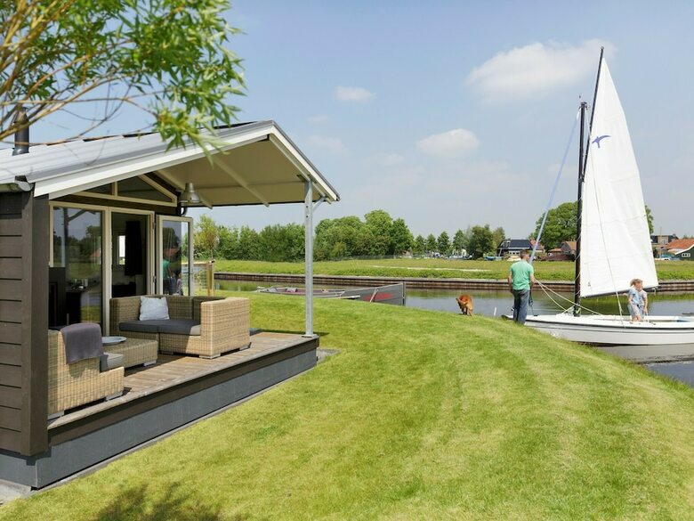 Thatched Water Villa With Microwave, In The Sneekermeer Area