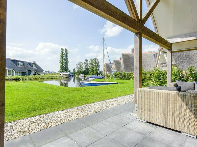 Thatched Water Villa With Microwave, In The Sneekermeer Area