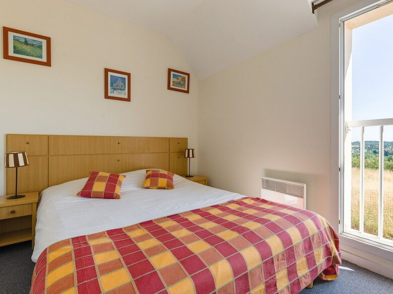 Well-maintained, Linked Holiday Home With Garden And Terrace