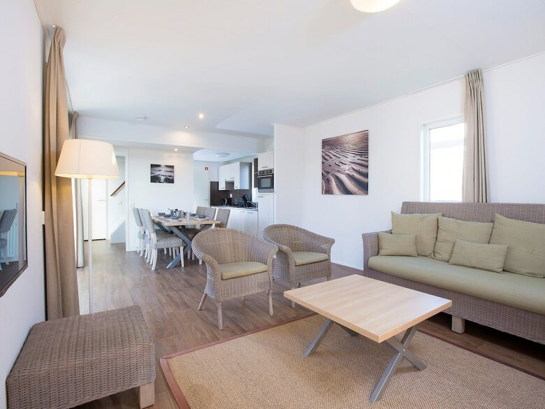 Modern Lodge With Two Bathrooms, 1 Km. From The Beach