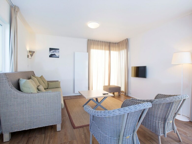 Modern Lodge With Two Bathrooms, 1 Km. From The Beach