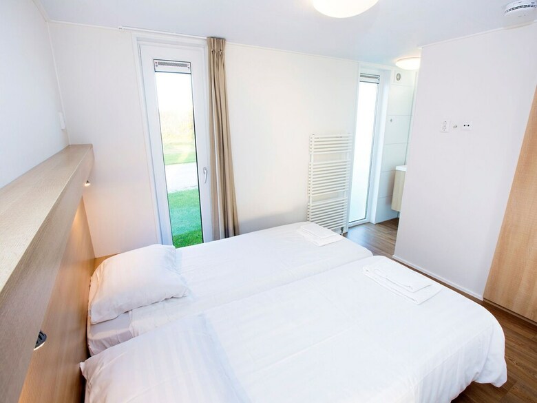 Modern Lodge With Two Bathrooms, 1 Km. From The Beach