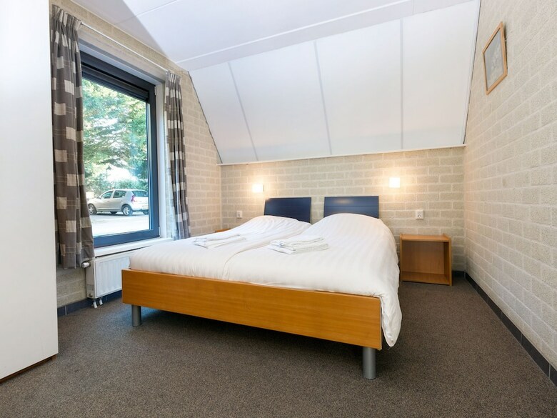 Comfortable Bungalow With Whirlpool Near The Vrachelse Heide