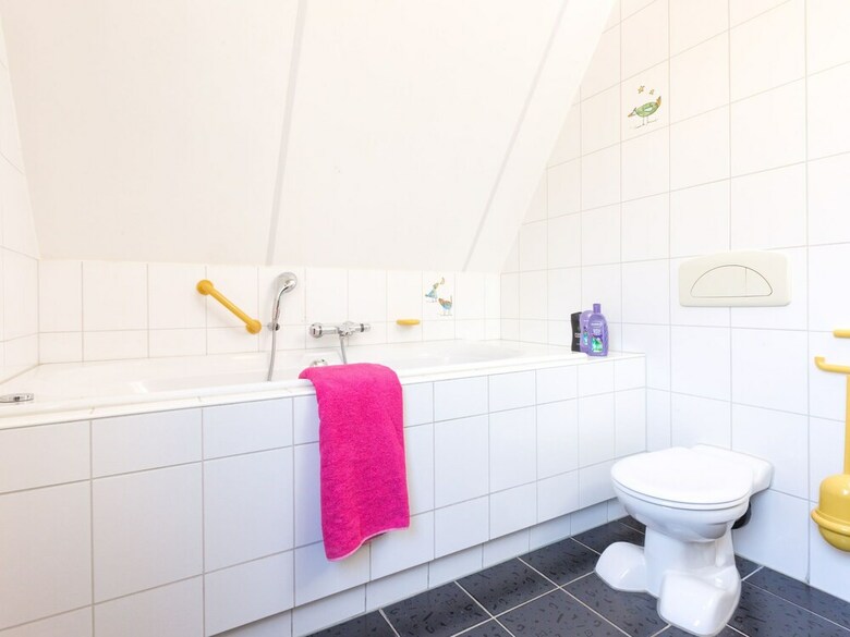 Comfortable Bungalow With Whirlpool Near The Vrachelse Heide