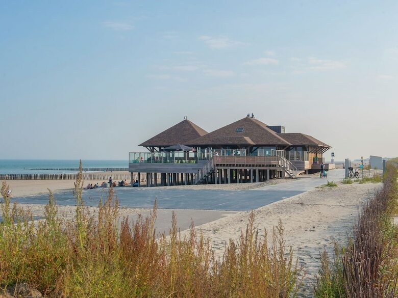 Detached Villa With Four Bathrooms, 400 M. From The Beach
