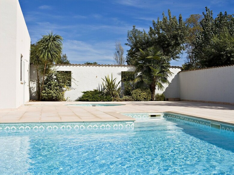 Nice Apartment With Dishwasher Located On A Marina
